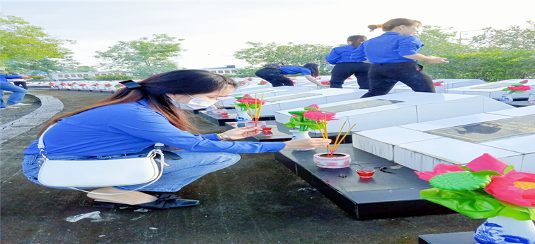 THẮP HƯƠNG NGHĨA TRANG LIỆT SỸ NGÀY 27/7/2023