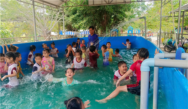 LỢI ÍCH CỦA VIỆC CHO TRẺ THAM GIA CÁC MÔN NGOẠI KHÓA: AEROBIC, TIẾNG ANH, BƠI LỘI